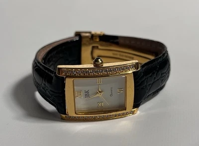 Reloj de cuarzo JBK by Camrose & Kross para mujer de cuero pavé negro de 22 mm tono dorado Foto 1 de 4