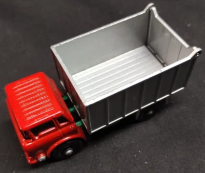 Good Looking Vintage Lesney Matchbox Series No. 26::GMC Tipper Truck - Image 1 of 4