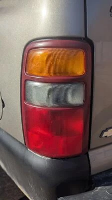 Conjunto de luz trasera izquierda CHEVY TAHOE 00 01 02 03 LH LÁMPARA TRASERA EXTERIOR Foto 1 de 4