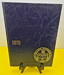 YEARBOOK TRINITY COLLEGE DEERFIELD ILLINOIS CHICAGO HISTORY 1971 - Picture 1 of 12