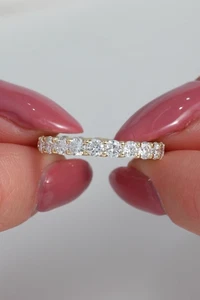 Anello classico tondo moissanite eternità fascia placcata oro 14 carati VVS VS EF da donna - Foto 1 di 7