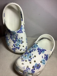 CROCS slip on classici con 5/M 3 bianco ~ blu floreale ~ usato in ottime condizioni - Foto 1 di 14
