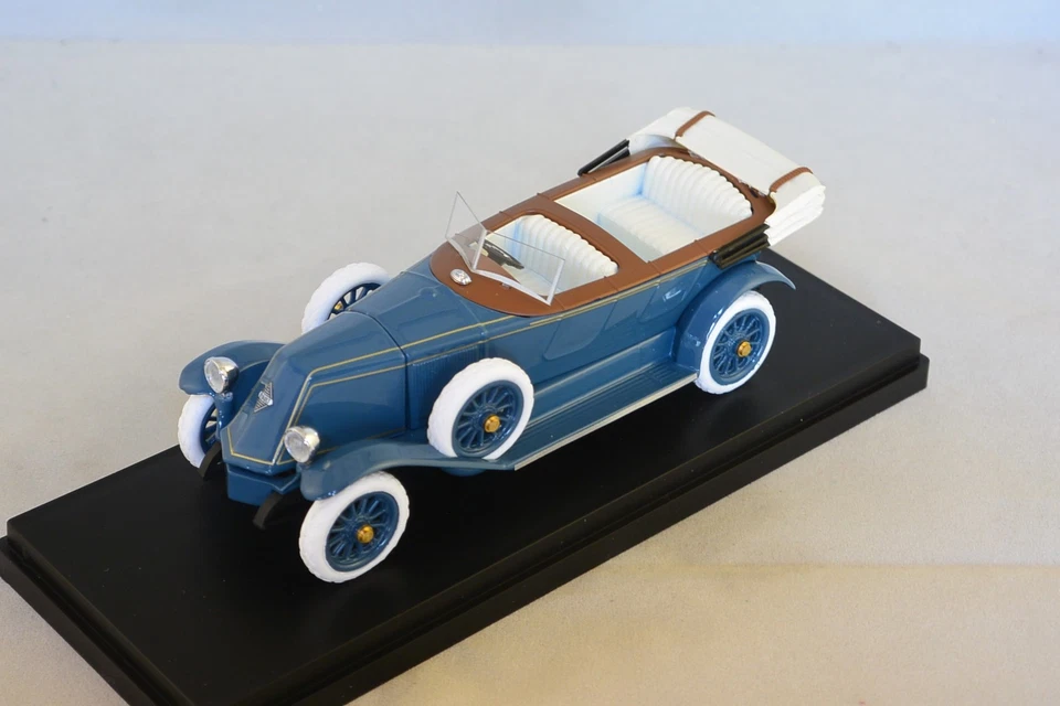 Rio 4416 - Renault 40 CV bleu / noir  1/43  - Photo 1/1