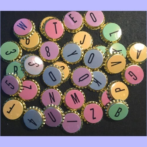 Juego de 36 piezas ALFABETO Y NÚMEROS BLANCO/NEGRO - TAPAS BOTELLAS PASTEL Scrapbooking Foto 1 de 1