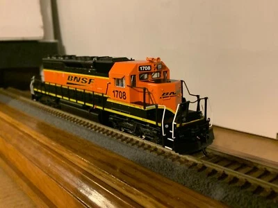 B.L.I. #6779  B.N.S.F. EMD SD40-2 Diesel Loco #1708 w/DCC & Par.4 Sound 1/87 - Image 1 of 4