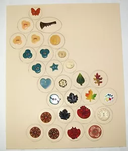Vintage Antique Button Collector Card Plastic Bakelite Celluloid 28 Buttons - Picture 1 of 1