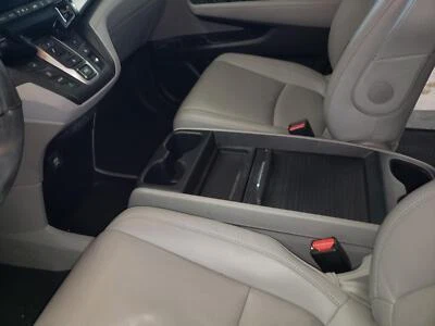 19 20 Console Central ODYSSEY, com Carregador; Cinza/Preto B VEJA OPÇÕES - Imagem 1 de 4