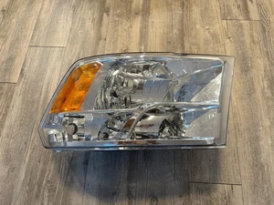 2009-2018 Dodge Ram 1500 Right Passenger side Headlight Halogen OEM D1 - Picture 1 of 6