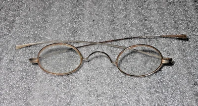 Gafas de lente ovalada vintage NOS con marco de metal delgado Foto 1 de 4