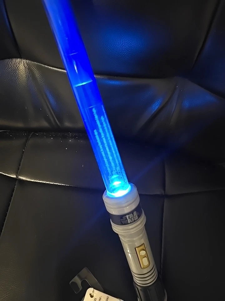 Star Wars Hasbro Azul Jedi Sable de Luz Juguete Iluminado Extensible Cosplay E2243 NUEVO  Foto 1 de 4