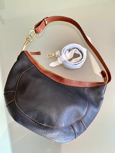 Elegante Aigner Handtasche – Schwarz mit braunen Lederakzenten - Bild 1 von 3