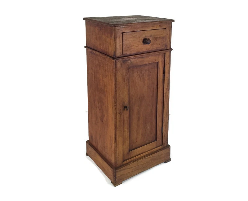 Mesita de noche Art Deco antigua, mesa auxiliar, madera tallada a mano, tapa de madera, estilo granero Foto 1 de 4