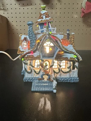 Disney Toontown Goofys Bounce House Light Up Christmas Village - Imagem 1 de 4