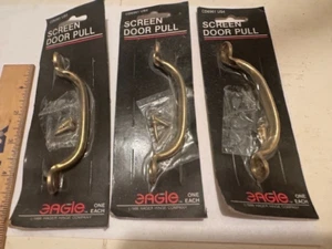NOS - HAGER FERRAMENTA ACCIAIO/OTTONE PLACCATO (ORO) 4 MANIGLIE PORTA SCHERMO 3/4" (3) - Foto 1 di 4