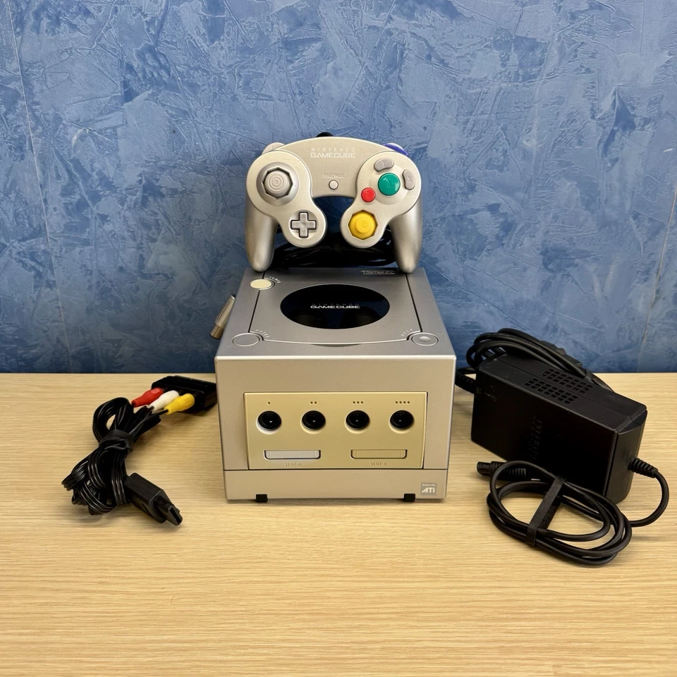 Console Nintendo GameCube Argento Silver DOL-001 con Controller E Cavi - Immagine 1 di 4