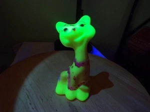 FAGCA Fenton Handpainted 6" Happy Cat Shelly Fenton signed GLOWS!!! - Picture 1 of 13