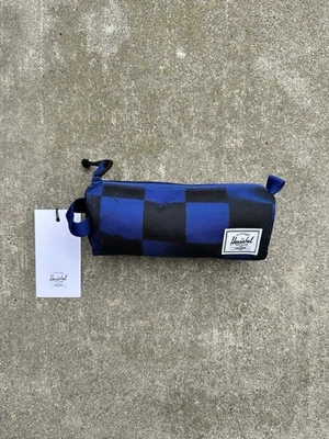 ¡Nuevo! Estuche para lápices Herschel Settlement capítulo pequeño negro azul a cuadros Foto 1 de 2