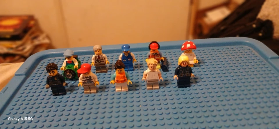 Лот минифигурок LEGO - Изображение 1 из 1