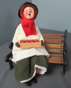 Byer's Caroler Apple Woman on Rod Iron Bench w/ Crate of Apples 1991 - 36  k3 pp - Picture 1 of 11
