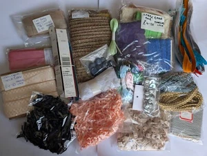 JOB LOT #33: VINTAGE buttons, ribbon, braid, bows, lace & more - Picture 1 of 10