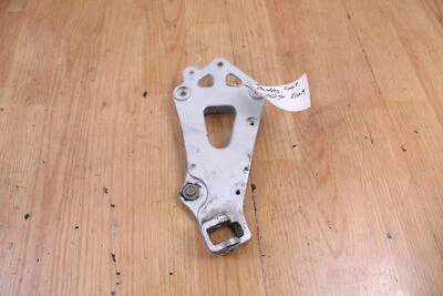 Suzuki GSXR750 1986 soporte de montaje de clavija de pie de pasajero trasero izquierdo Foto 1 de 4