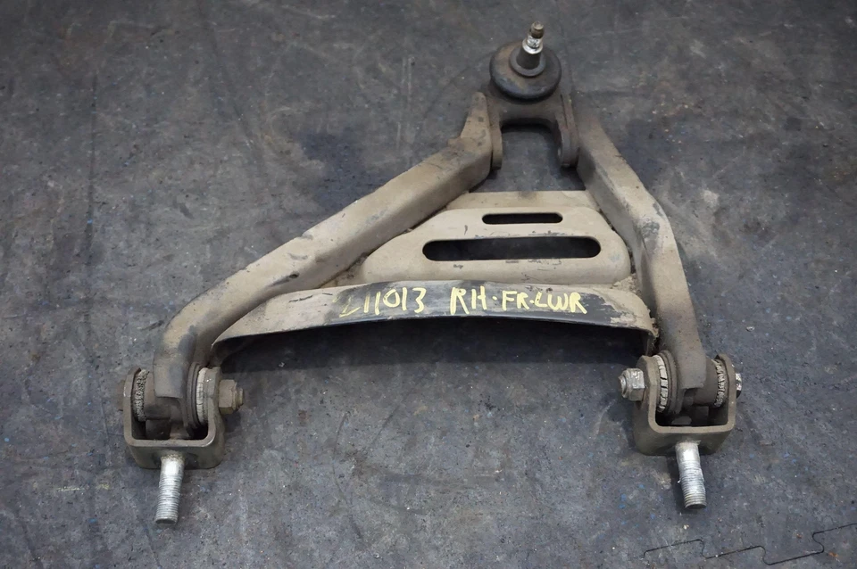 Brazo de palanca de control de suspensión inferior delantero derecho 104401 Ferrari 308 GTSi 1980 Foto 1 de 4