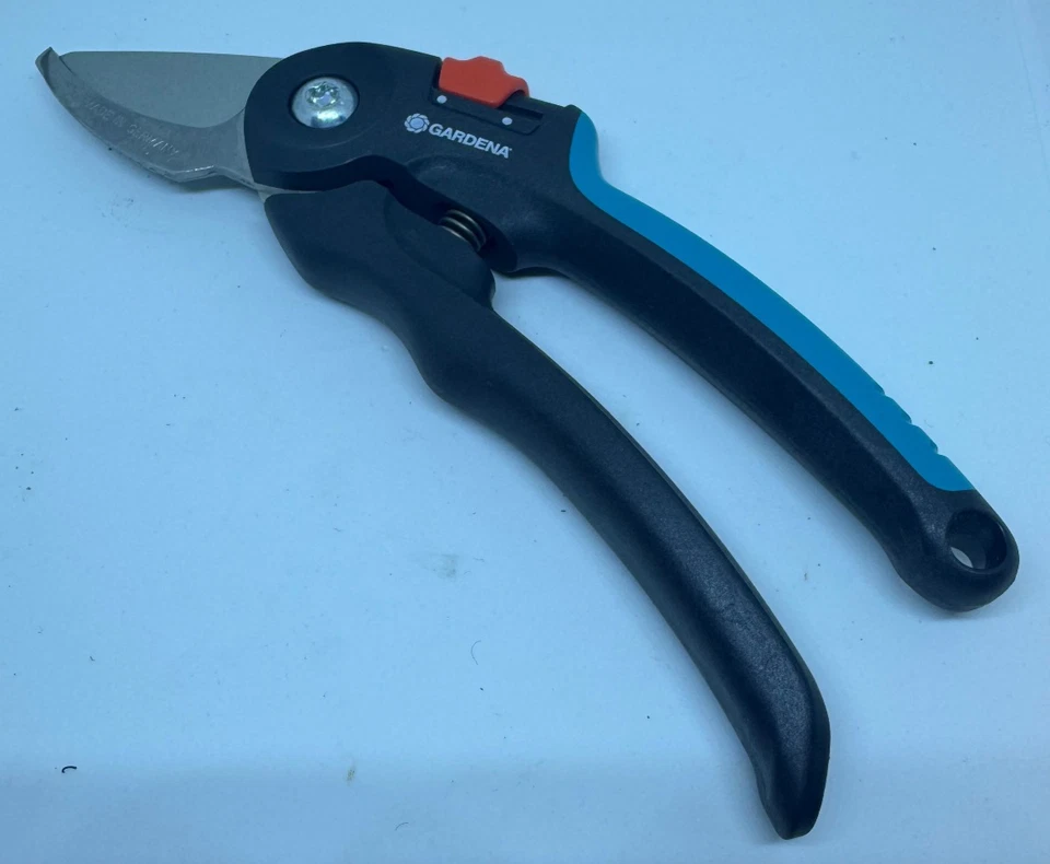 Gardena Gartenschere PremiumCut Frisches Holz Bypass 22 mm - Bild 1 von 4