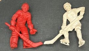 1956 - 1957 KELLOGG 'S CEREAL Lot Of 2 PLASTIC HOCKEY PLAYER # 1 & 3 - Picture 1 of 6