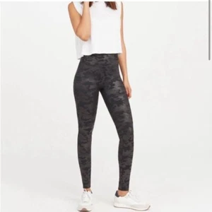 Spanx Black Camo Faux Leather Leggings - Picture 1 of 8