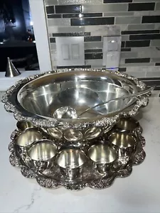 Vintage Silver Plated Punch Bowl With a Tray, a Spoon and 12 cups Made By Towle - Picture 1 of 13