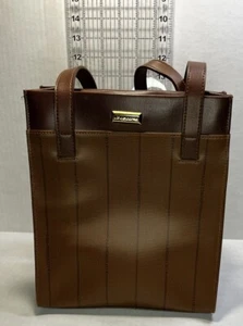 Liz Claiborne braune Leder Nadelstreifen Handtasche mittelgroß Tasche Schulterriemen - Bild 1 von 4