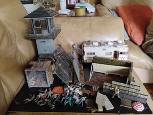 walking dead lego sets Winnebago, Prison Tower, Building, Zombies, Characters - Picture 1 of 9