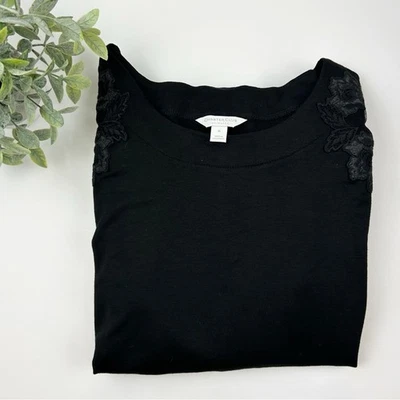 Conjunto de pijama bordado floral negro Charter Club para mujer talla mediana Foto 1 de 4