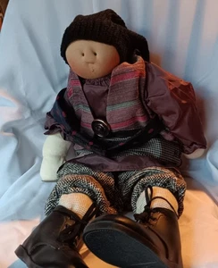 "Muñeca Little Souls, Hugo, de Gretchen Wilson, 24"" Wirh Horn fechada y firmada 1991" - Imagen 1 de 10