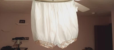 VANITY FAIR VINTAGE NYLON BABYDOLL and PANTY sz M LIGHT BLUE P TAB EMB #VF1A01 - Image 1 of 4