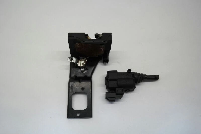 Actuador de bloqueo de tapa de maletero Mercury Mariner 2009  Foto 1 de 4