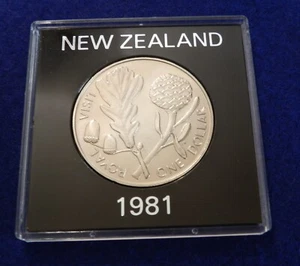 1981 New Zealand Dollar - Beautiful Royal Visit Elizabeth II Coin See Pictures - Picture 1 of 2