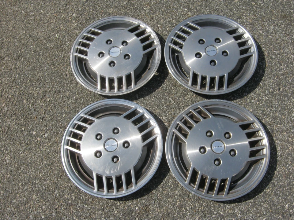 Заводские оригинальные колпаки колес для Pontiac 1986–1988 годов выпуска 6000 14 дюймов - Изображение 1 из 4