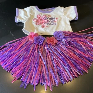 BUILD A BEAR WORKSHOP BABY rosa lila Blumen Gras Rock Hawaii Outfit gebraucht, in einwandfreiem Zustand - Bild 1 von 3
