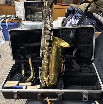 Saxofón alto Selmer Bundy con estuche, boquilla y accesorios, Foto 1 de 4