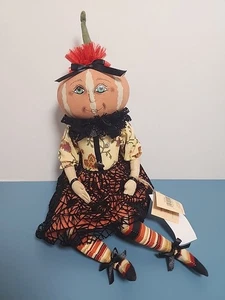 Muñeca sentada Joe Spencer Gathered Traditions PENÉLOPE con estante de calabaza - Imagen 1 de 4
