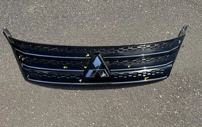 Parrilla superior delantera Mitsubishi Outlander 2022 2023 2024 OEM Foto 1 de 4