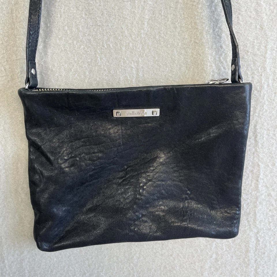 Cartera sin asas de hombro bandolera negra de piel de cordero Stella & Dot Waverly Foto 1 de 4