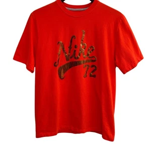 Nike Herren Metallic Gold Grafik T-Shirt Orange Größe Large 21 x 29 - Bild 1 von 4