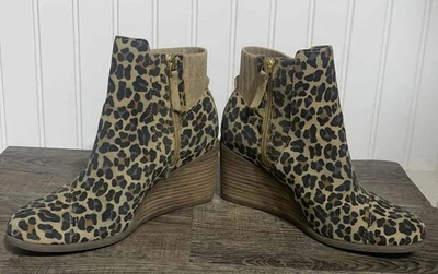 Bota TOMs Sadie tamanho 7 feminina ankle wedge marrom estampa de leopardo camurça  - Imagem 1 de 4