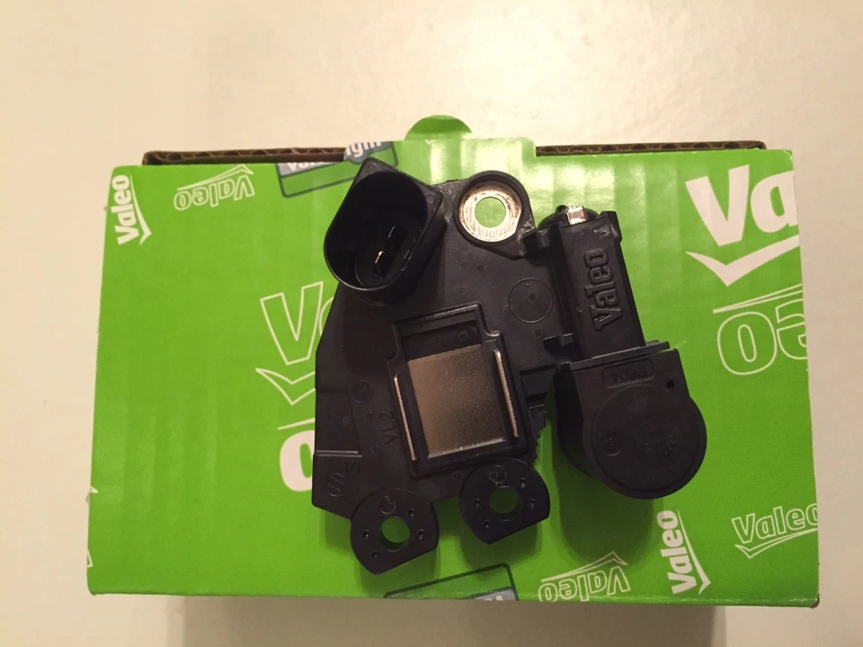 Regulador de voltaje Valeo OEM Mercedes Benz Clase CLK 3,2 L 2001 - 2002 SG12B024 Foto 1 de 1