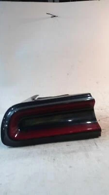 Conjunto de luz trasera exterior izquierda usada se adapta a: Dodge Challenger 2016 LED exterior izquierda O Foto 1 de 4