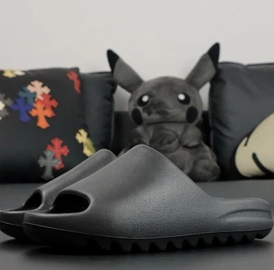 YEEZY СЛАЙДЫ ОНИКС РАЗМЕРЫ 6 США МУЖЧИН ⚡️БЫСТРАЯ ДОСТАВКА⚡️ - Изображение 1 из 4