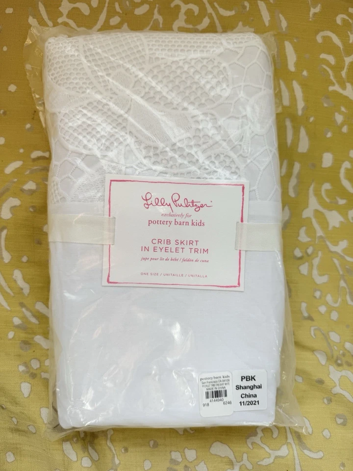 Falda de cuna Lilly Pulitzer X Pottery Barn para niños con borde de ojales blanca decoración de guardería Foto 1 de 4