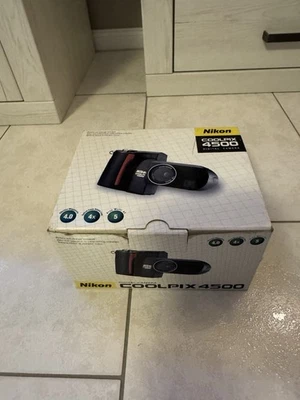 Nikon Coolpix 4500 4,0 MP Digitalkamera, 4x Zoom, 7,85-32,0MM, Schwarz - Bild 1 von 4